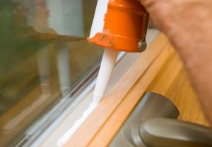 sealing-window-with-caulk